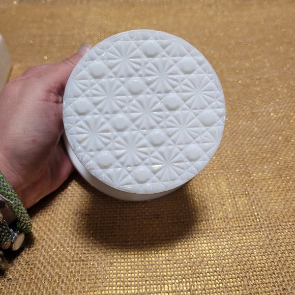 Vintage Fenton White Milk Glass Top Hat - Picture 4 of 4